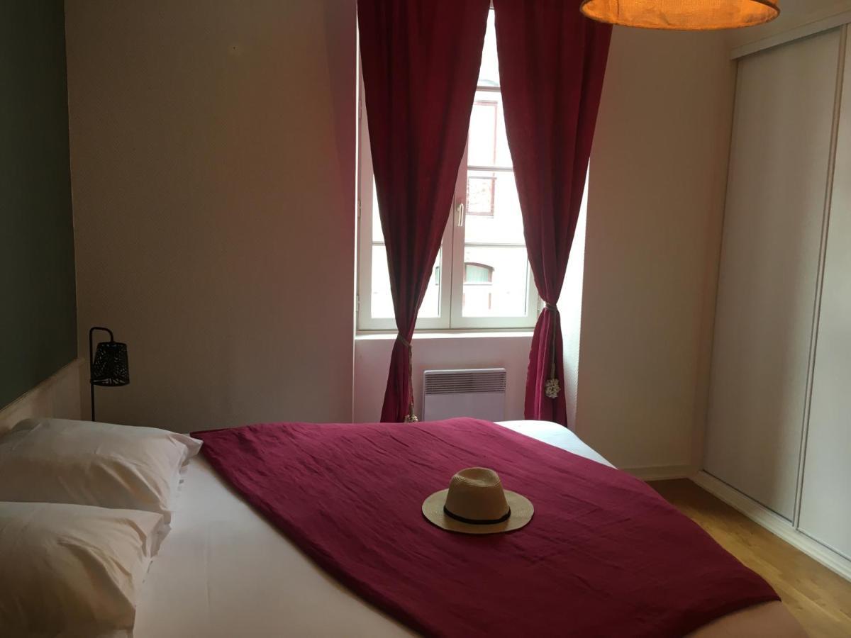 Hotel De Ville 2 Avec Parking ลาโรแชล ภายนอก รูปภาพ